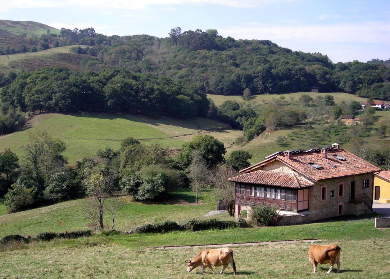Piloña Turismo Rural El Sidronゲストハウス エクステリア 写真